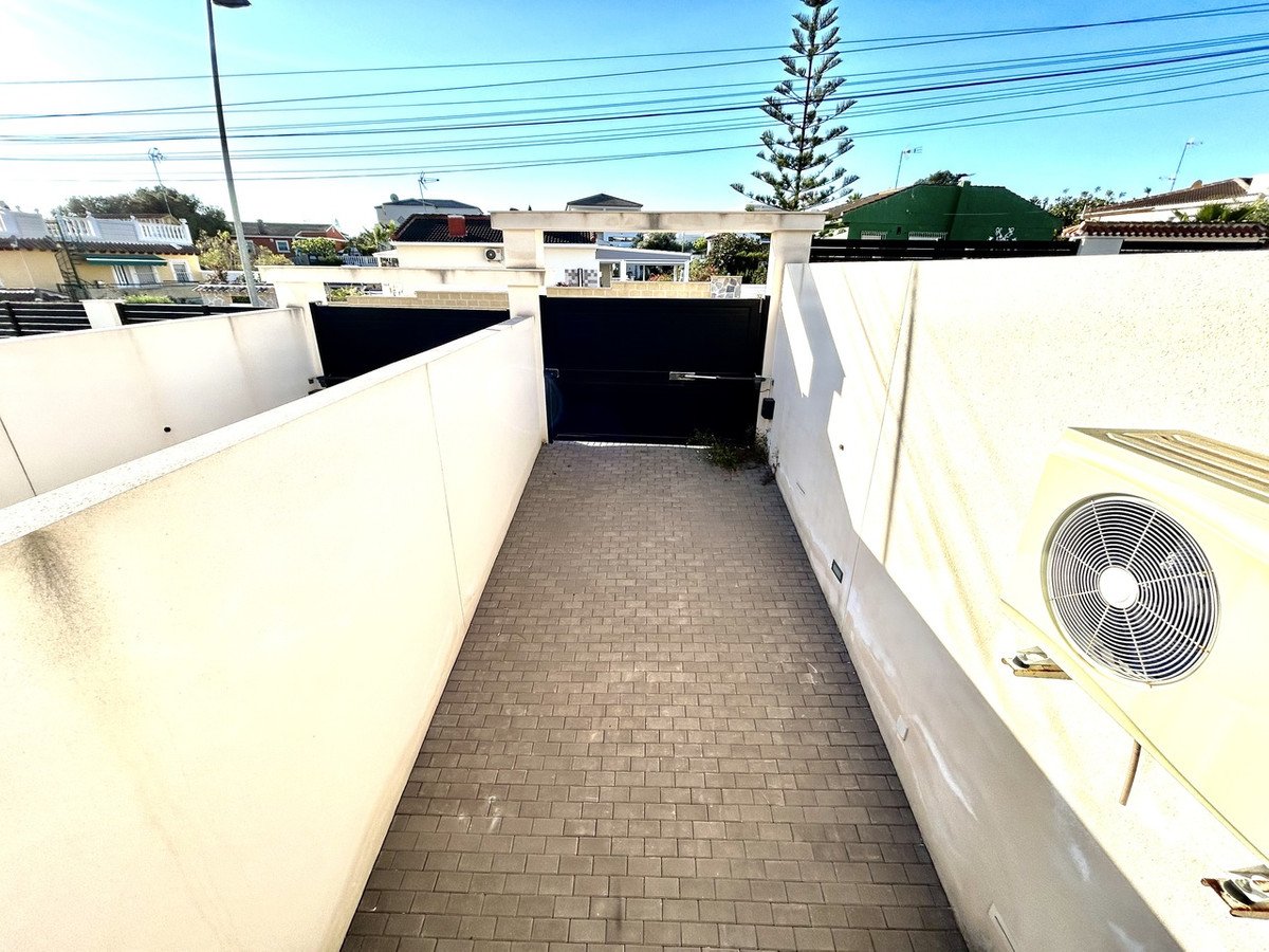 5 Bed Detached Villa in Los Balcones