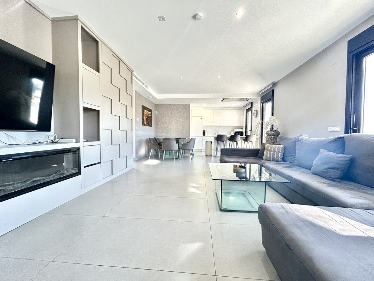 5 Bed Detached Villa in Los Balcones