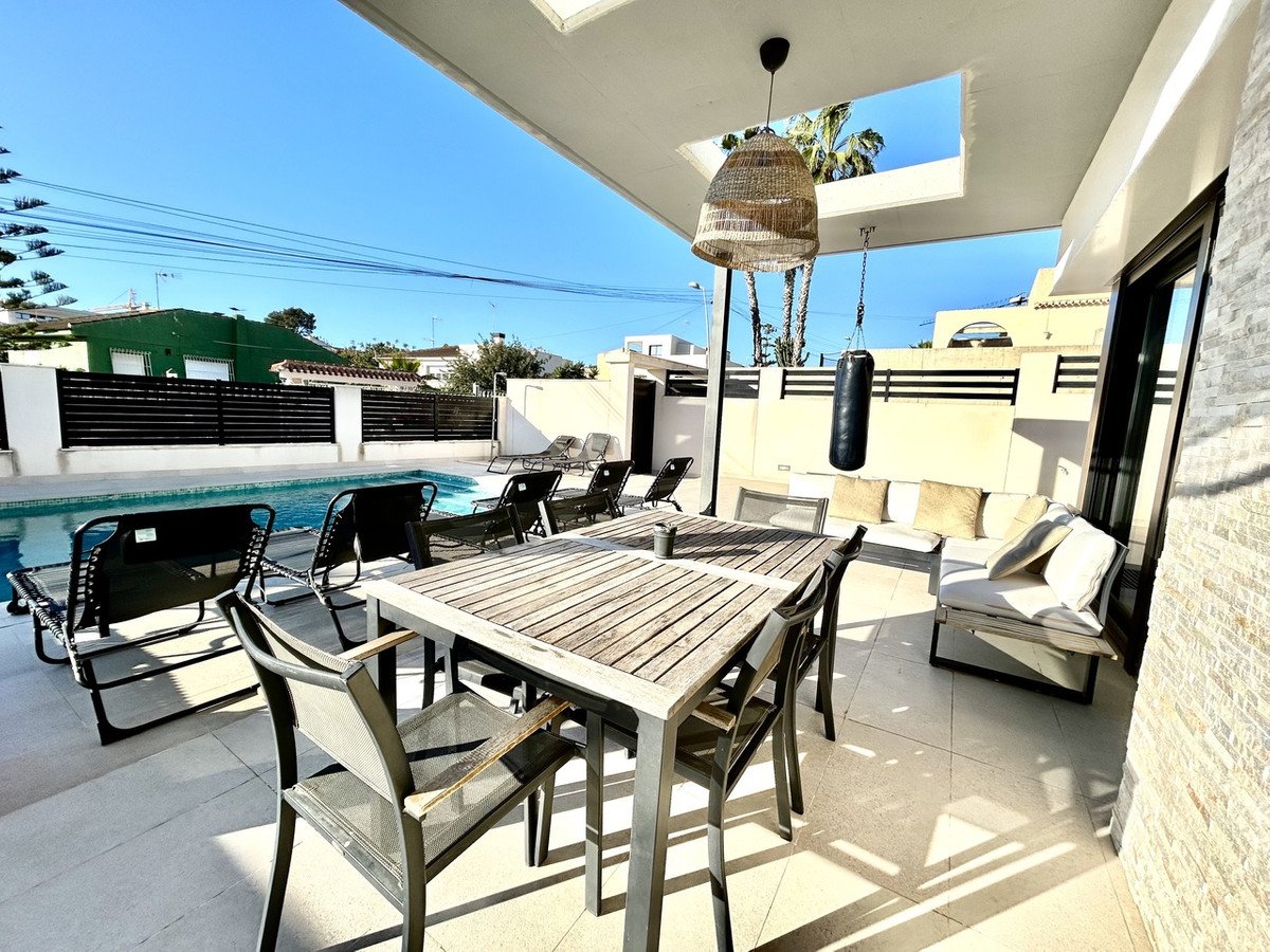 5 Bed Detached Villa in Los Balcones