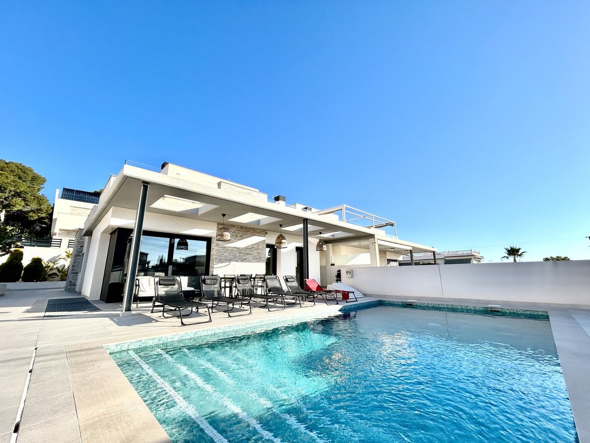 5 Bed Detached Villa in Los Balcones