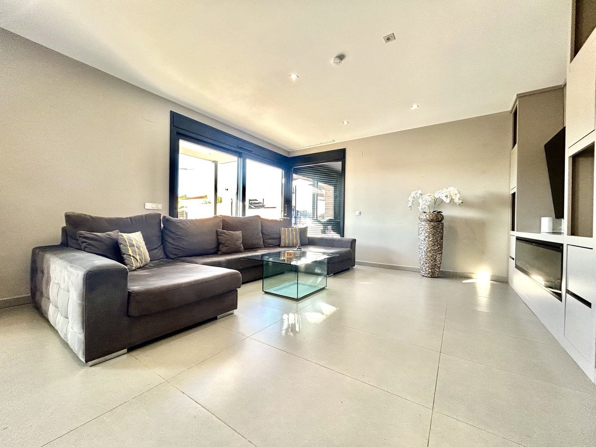 5 Bed Detached Villa in Los Balcones