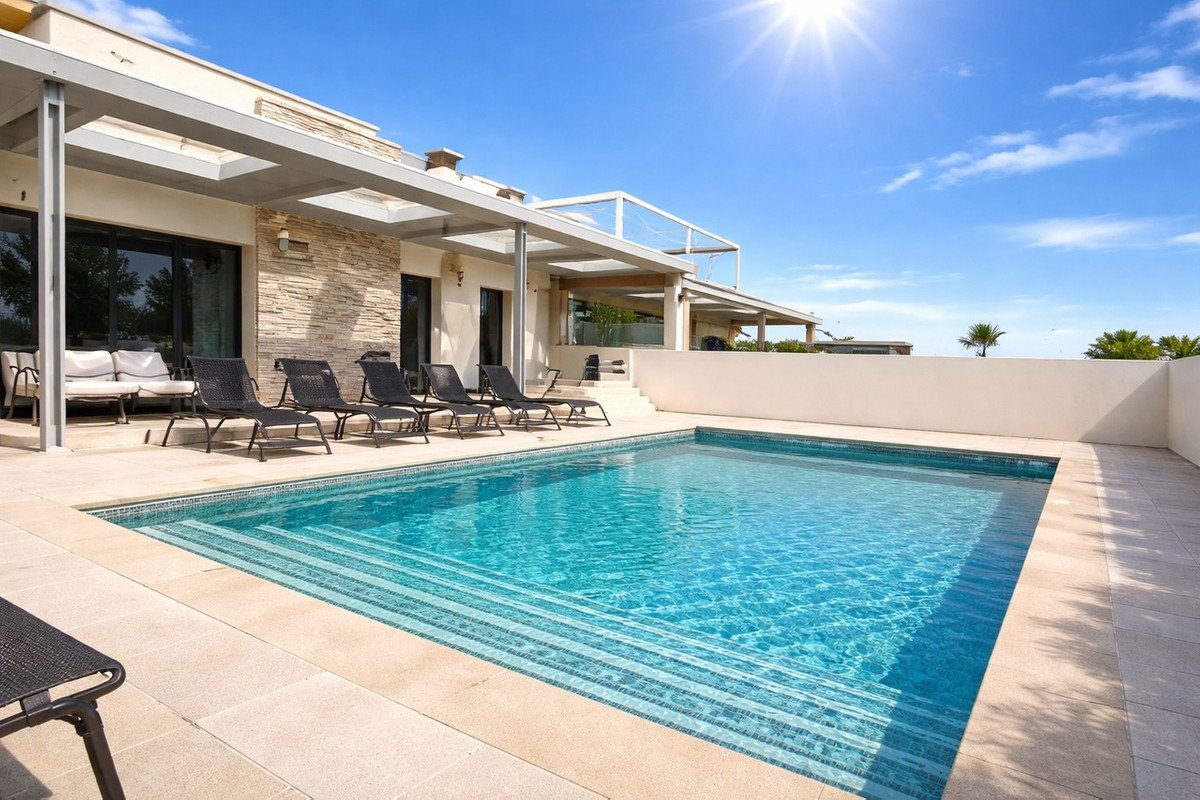5 Bed Detached Villa in Los Balcones