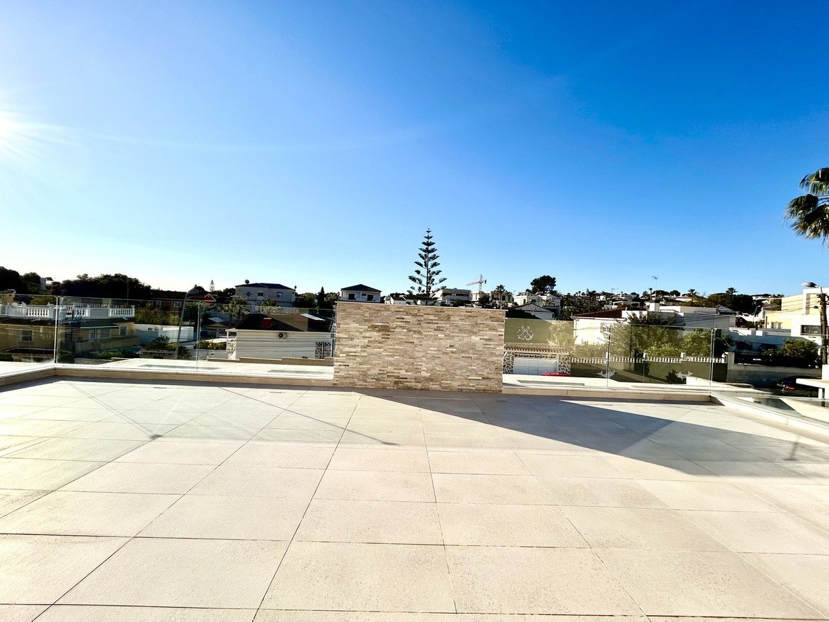 5 Bed Detached Villa in Los Balcones
