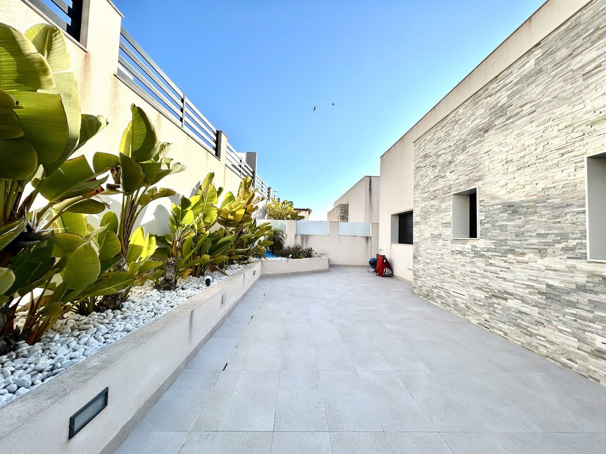 5 Bed Detached Villa in Los Balcones