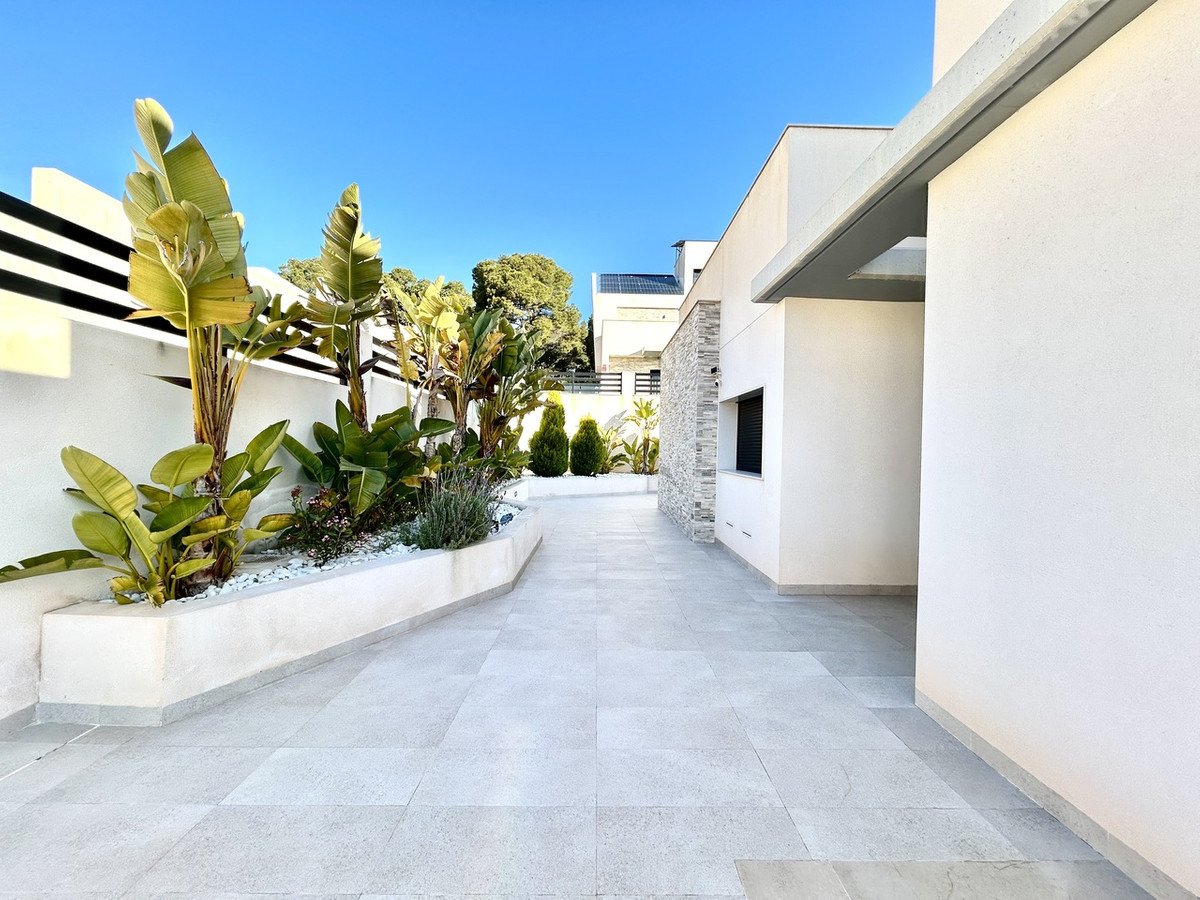5 Bed Detached Villa in Los Balcones