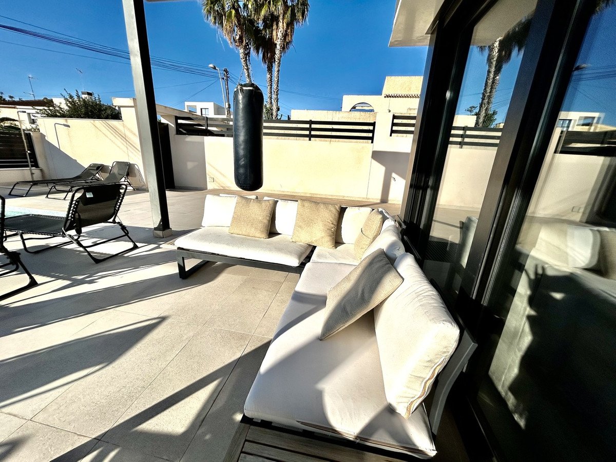 5 Bed Detached Villa in Los Balcones