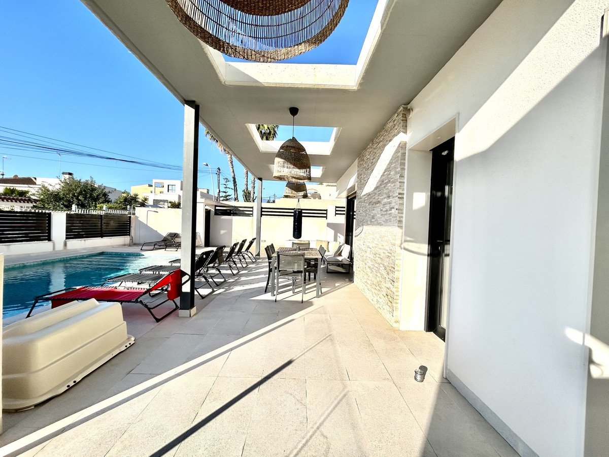 5 Bed Detached Villa in Los Balcones