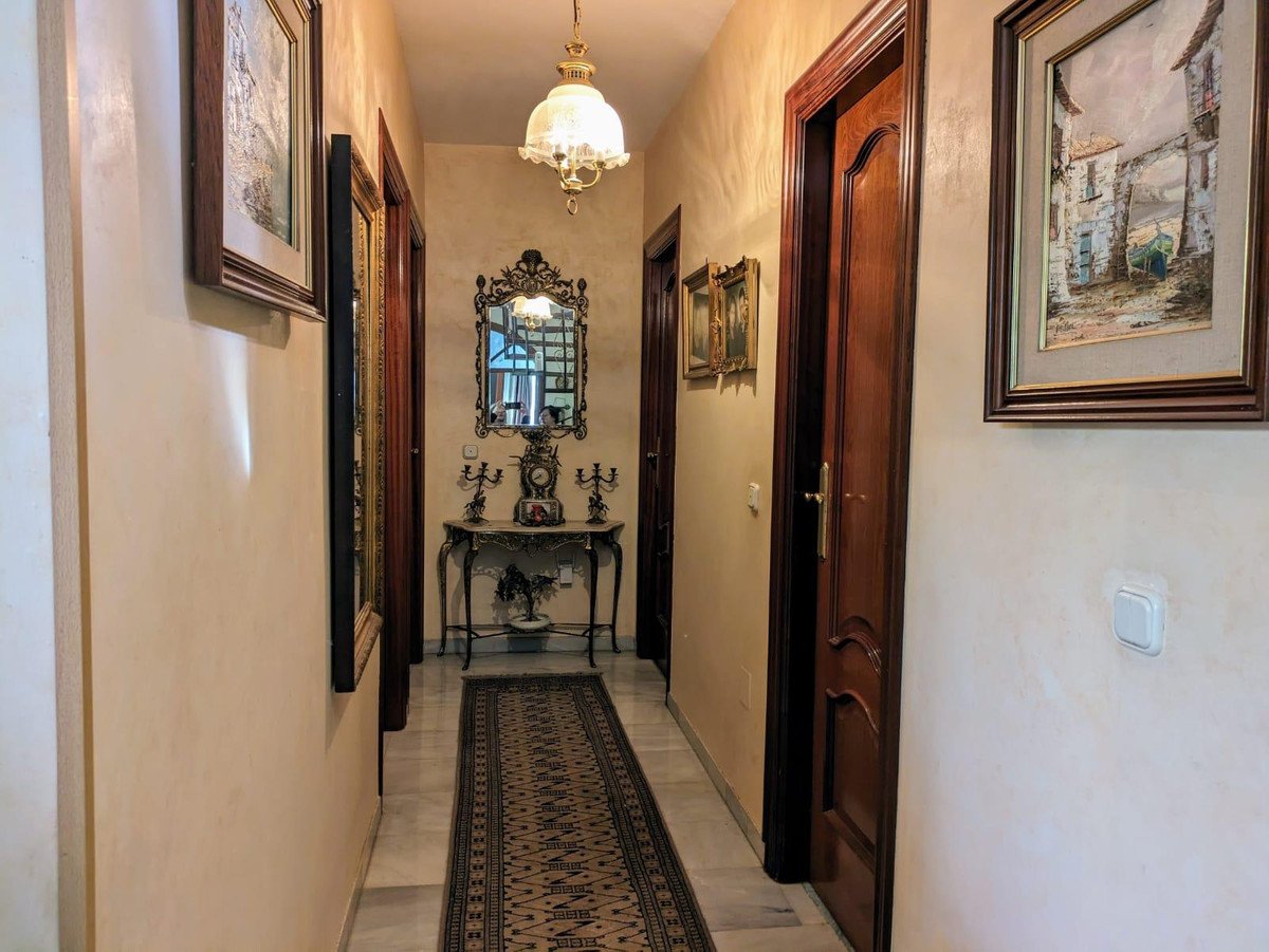 5 Bed Detached Villa in Benalmadena