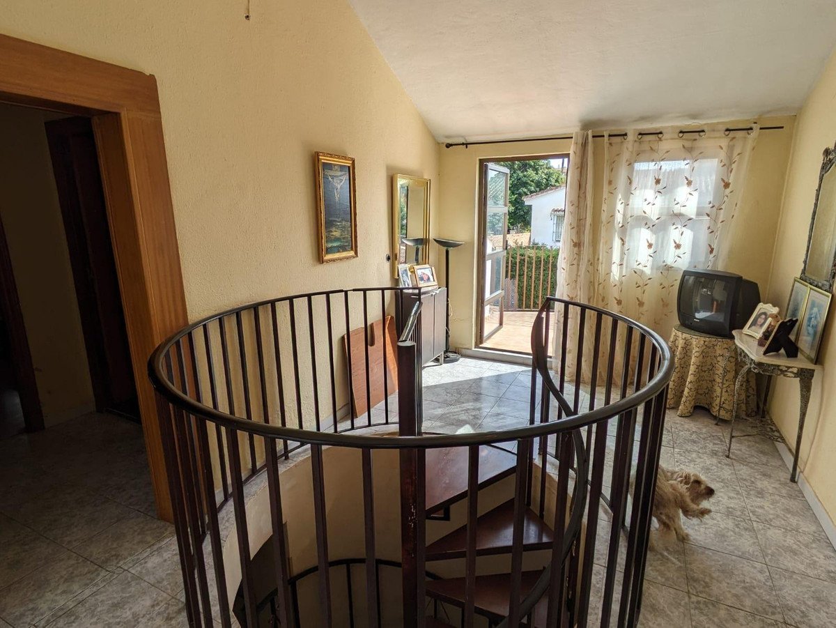 5 Bed Detached Villa in Benalmadena