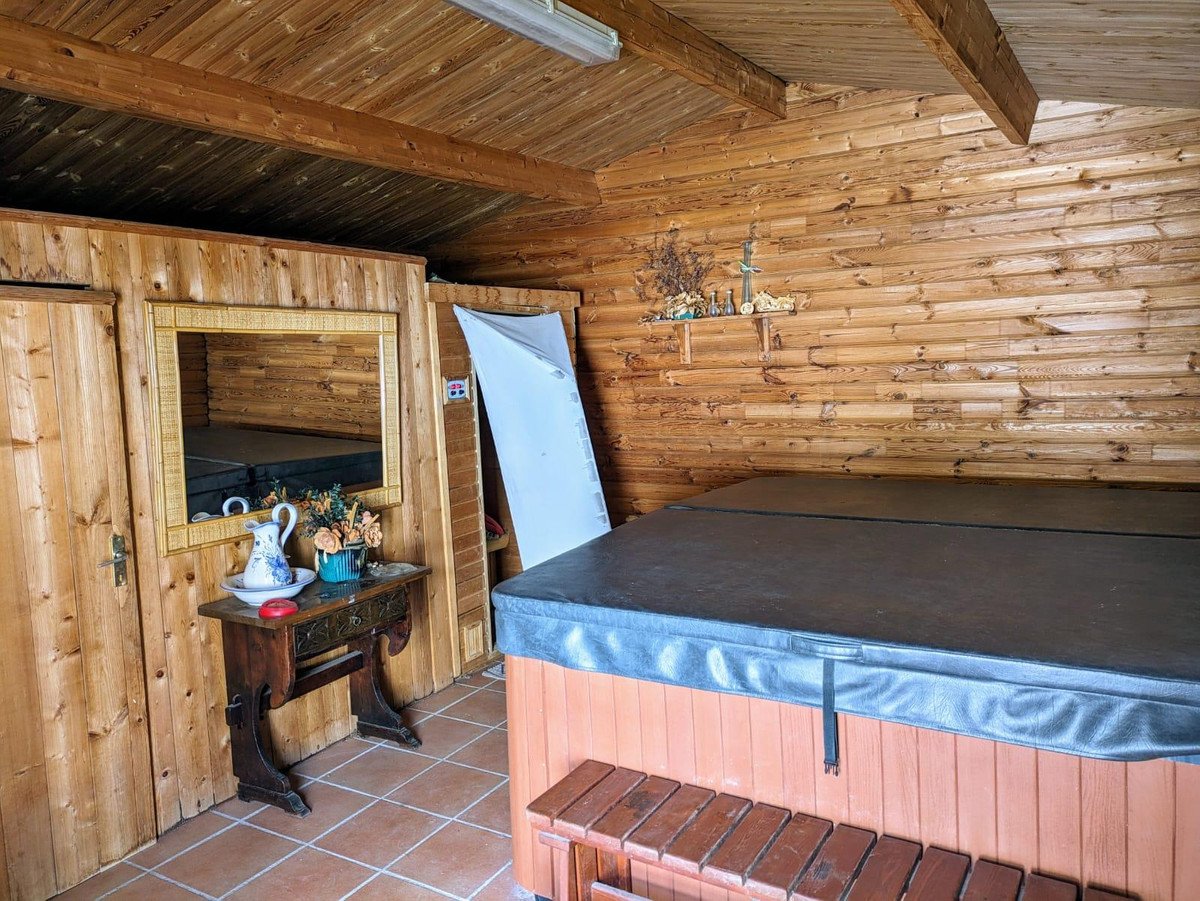 5 Bed Detached Villa in Benalmadena