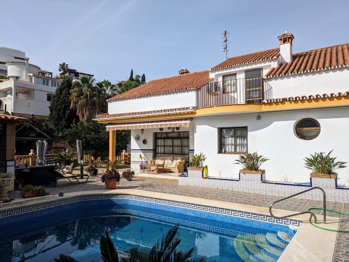 5 Bed Detached Villa in Benalmadena