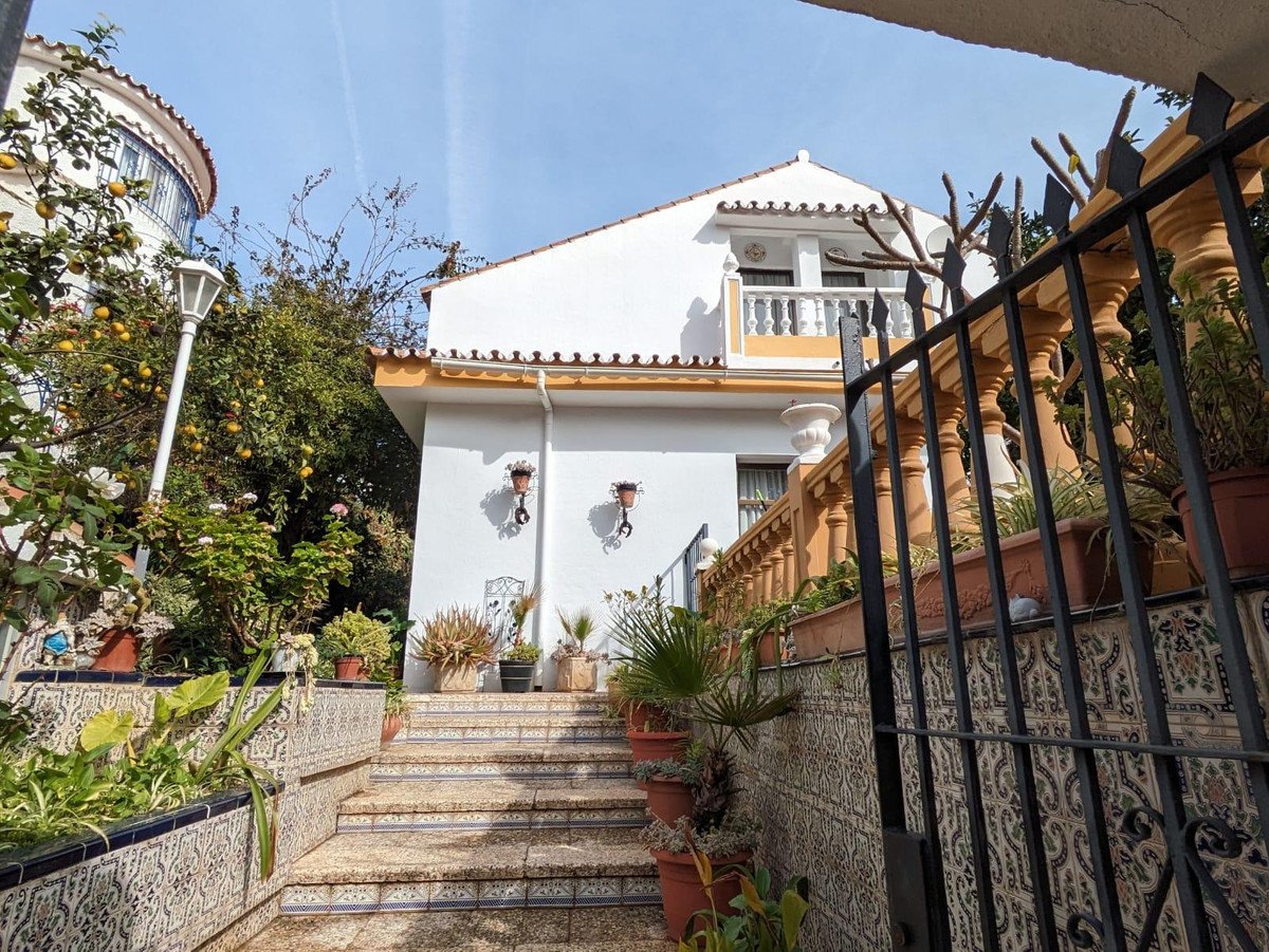 5 Bed Detached Villa in Benalmadena