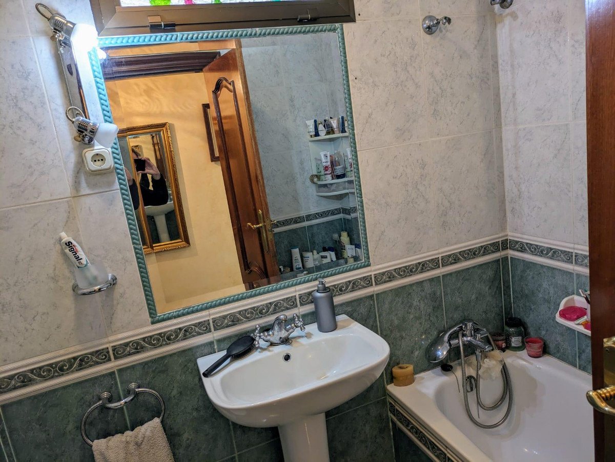 5 Bed Detached Villa in Benalmadena