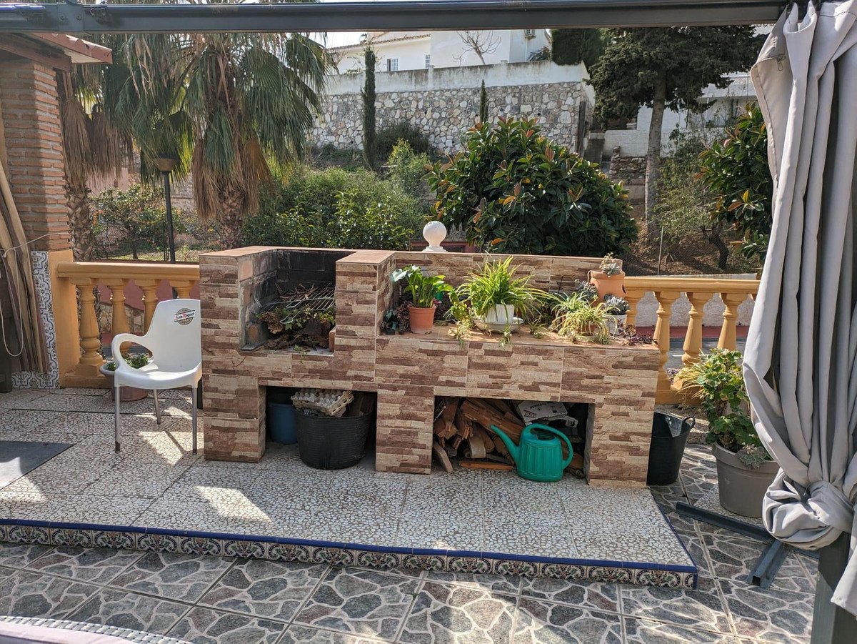 5 Bed Detached Villa in Benalmadena