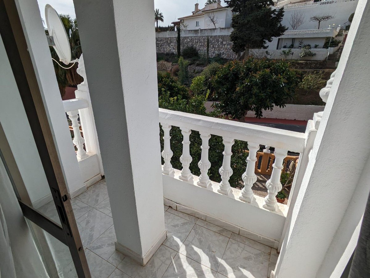 5 Bed Detached Villa in Benalmadena