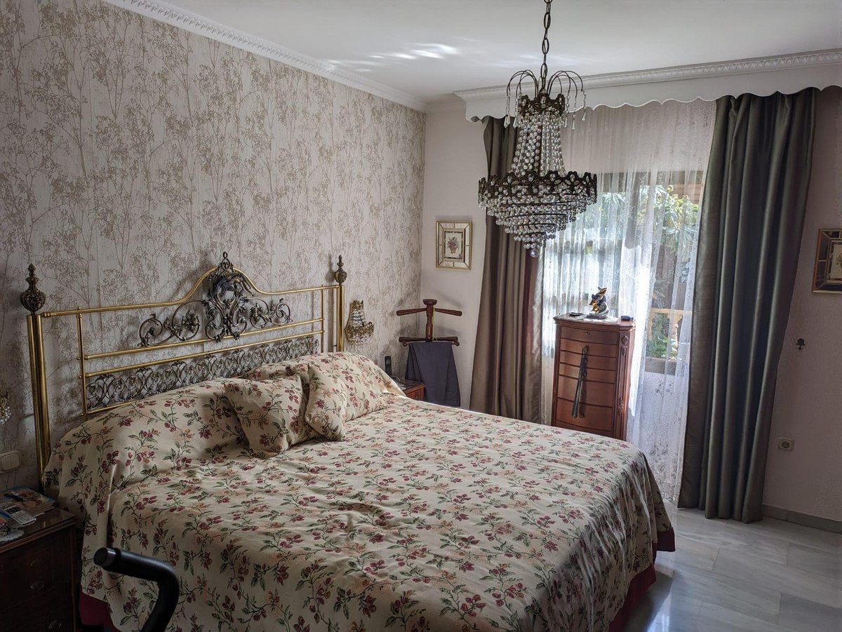 5 Bed Detached Villa in Benalmadena