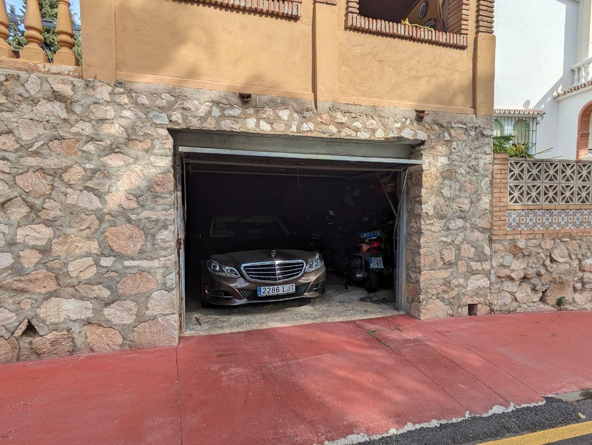 5 Bed Detached Villa in Benalmadena