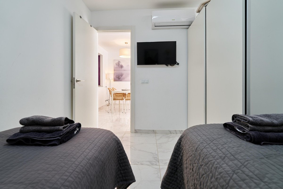 2 Bed Middle Floor Apartment in Marbella