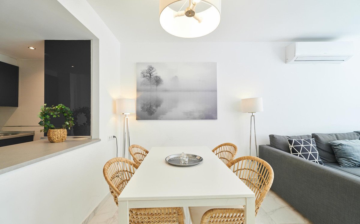2 Bed Middle Floor Apartment in Marbella