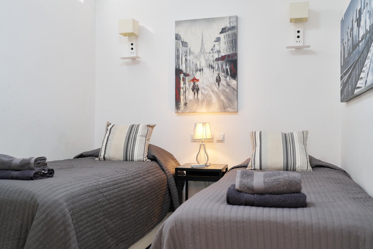 2 Bed Middle Floor Apartment in Marbella