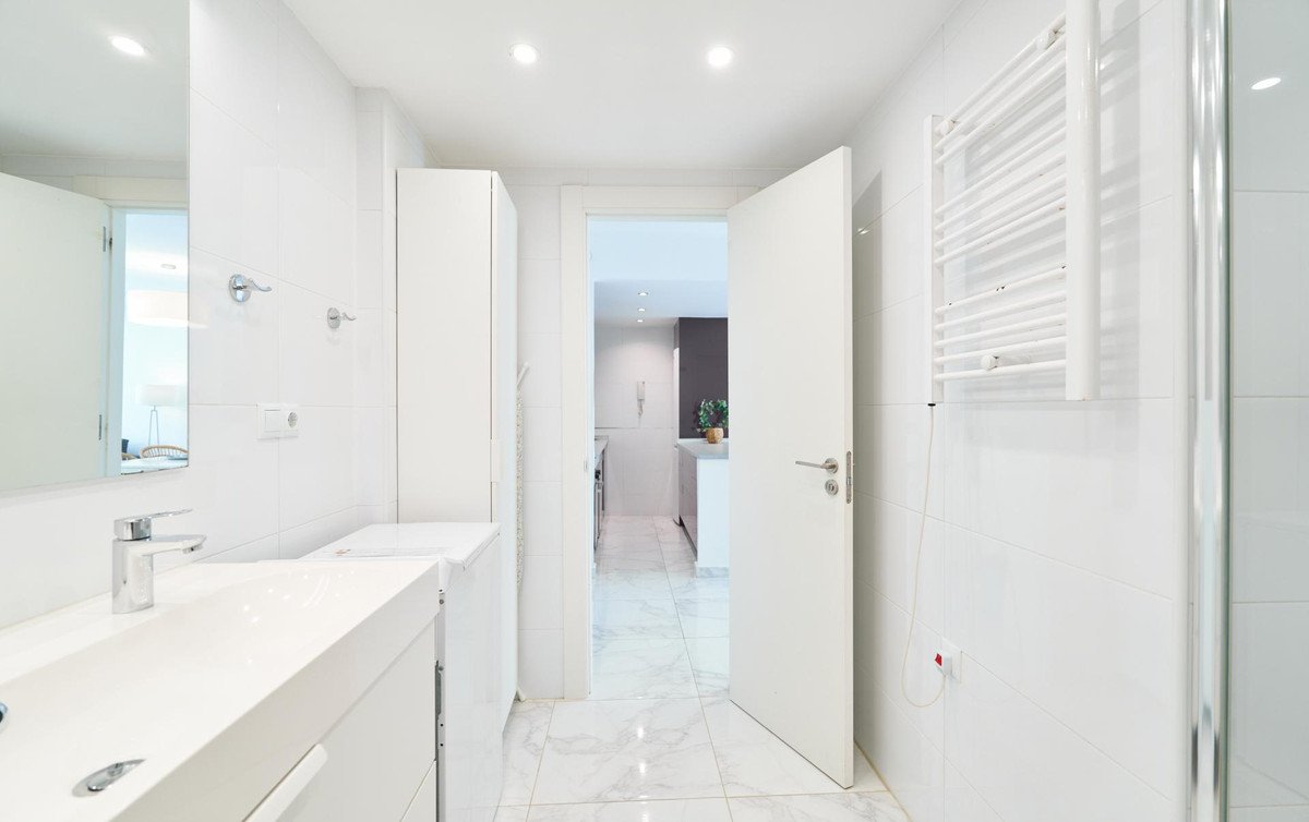 2 Bed Middle Floor Apartment in Marbella