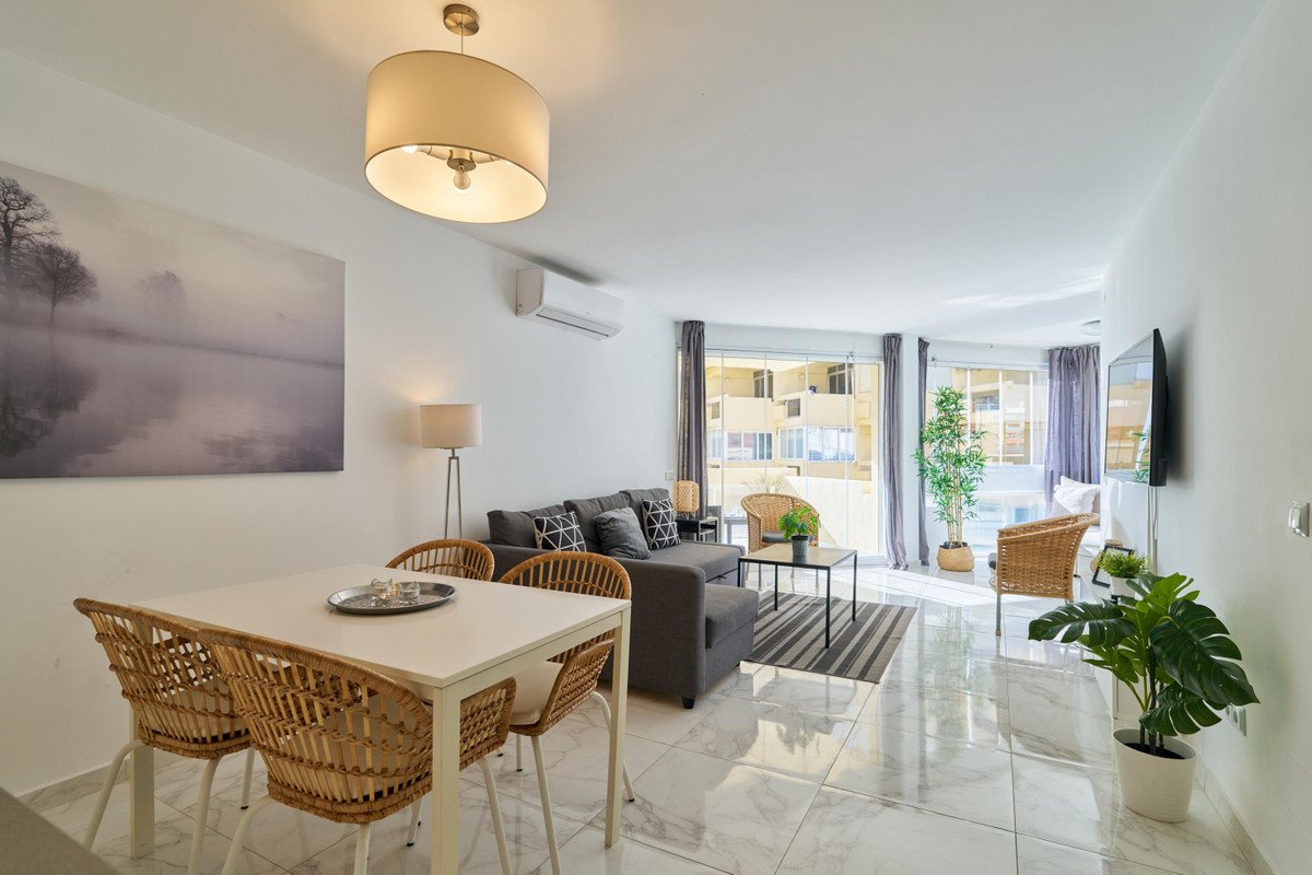 2 Bed Middle Floor Apartment in Marbella