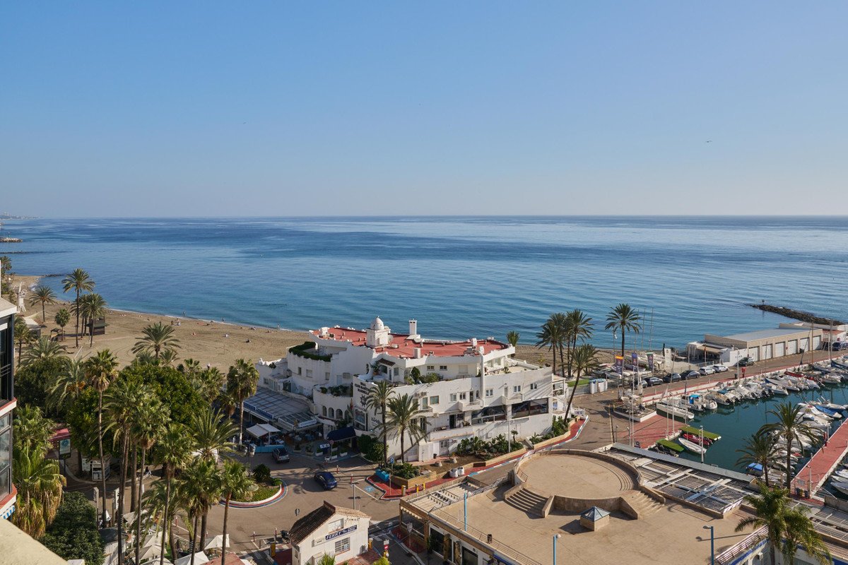2 Bed Middle Floor Apartment in Marbella