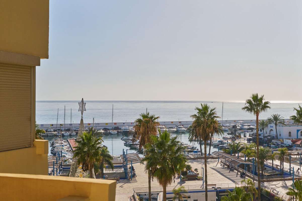 2 Bed Middle Floor Apartment in Marbella