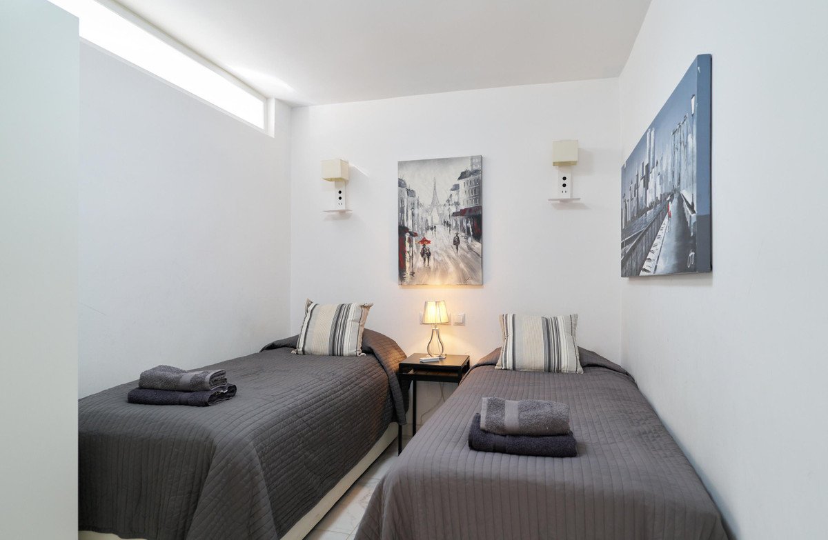 2 Bed Middle Floor Apartment in Marbella