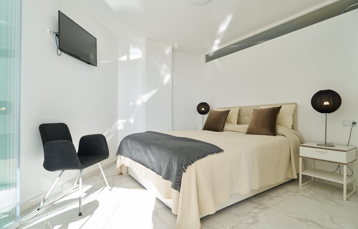2 Bed Middle Floor Apartment in Marbella