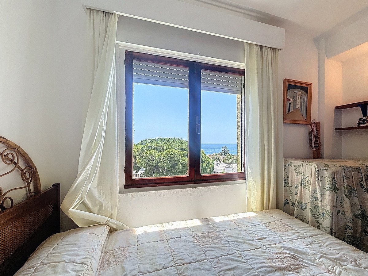 3 Bed Middle Floor Apartment in Estepona