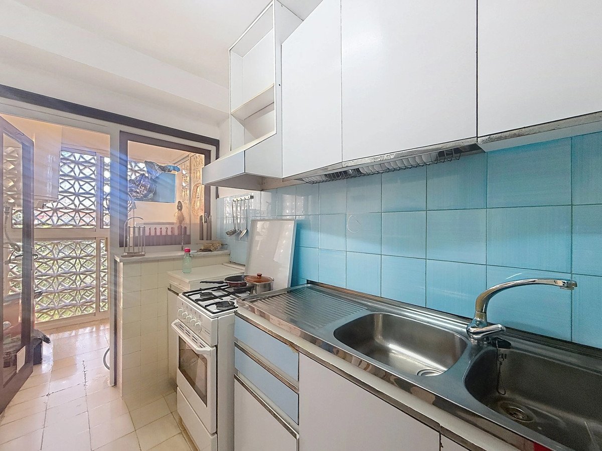 3 Bed Middle Floor Apartment in Estepona