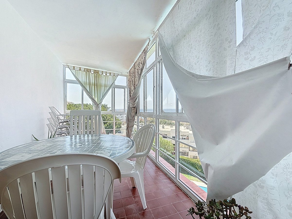 3 Bed Middle Floor Apartment in Estepona