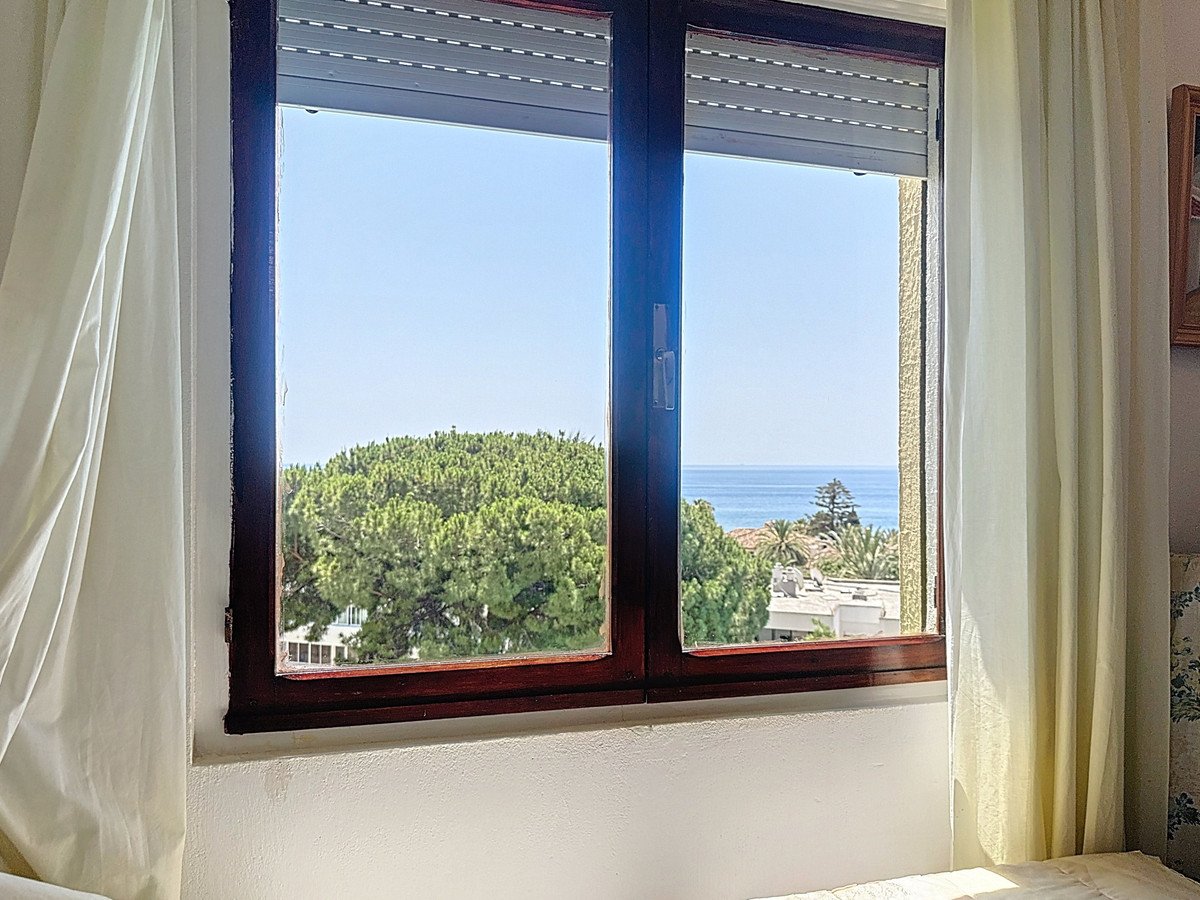 3 Bed Middle Floor Apartment in Estepona