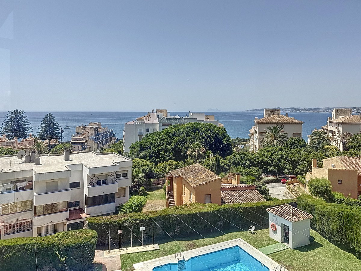 3 Bed Middle Floor Apartment in Estepona