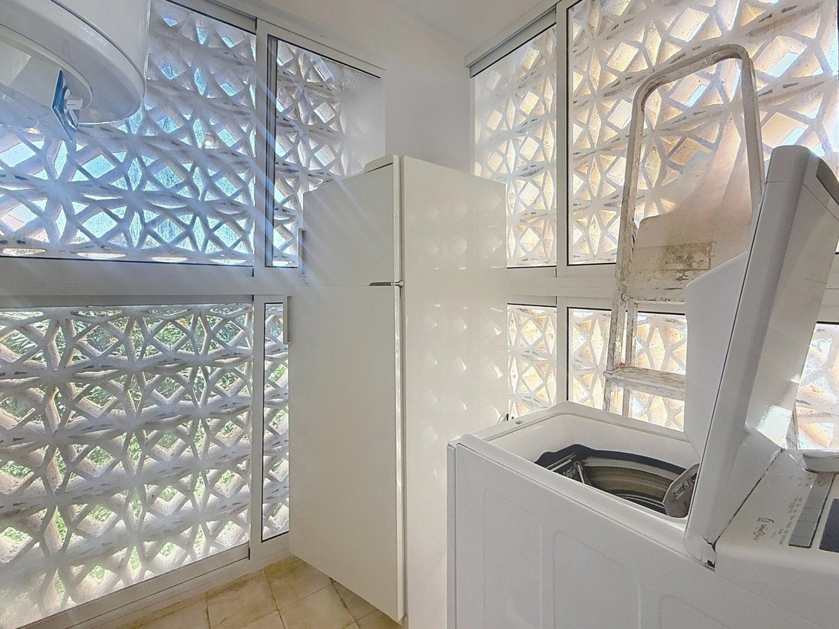 3 Bed Middle Floor Apartment in Estepona