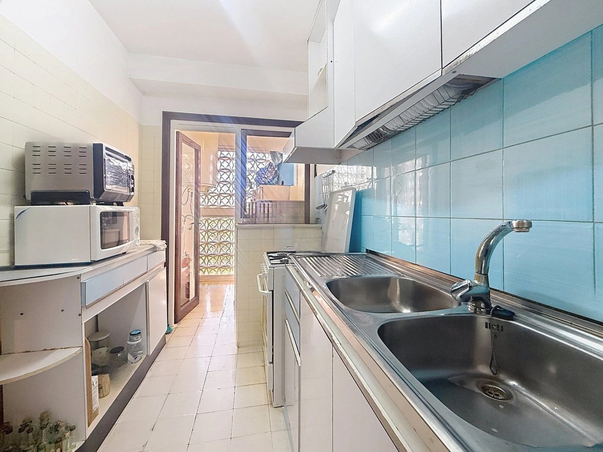 3 Bed Middle Floor Apartment in Estepona