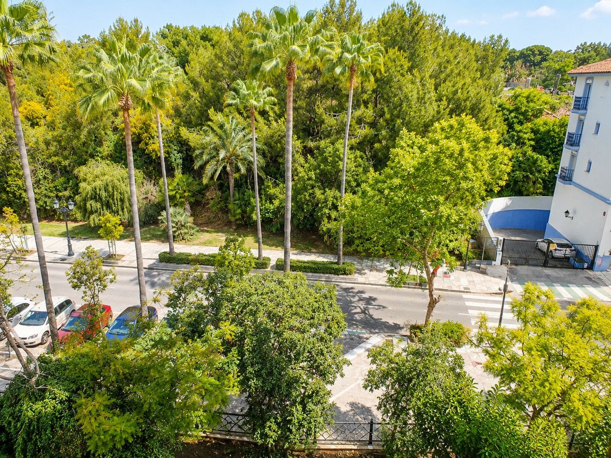 3 Bed Top Floor Apartment in Marbella