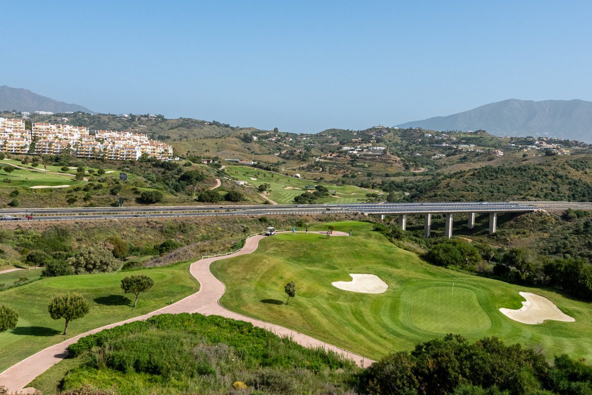 2 Bed Penthouse in Calanova Golf
