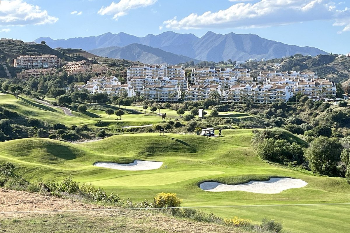 3 Bed Middle Floor Apartment in La Cala de Mijas