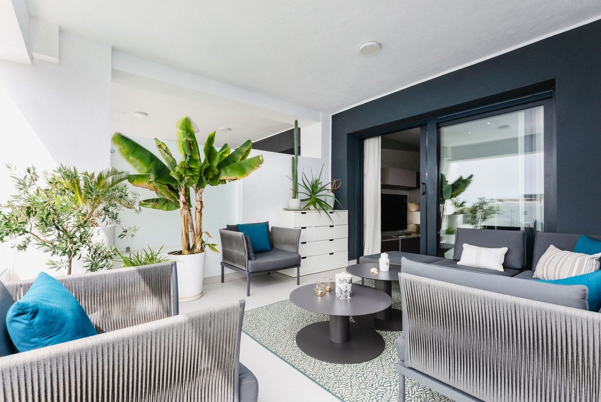 2 Bed Middle Floor Apartment in Estepona