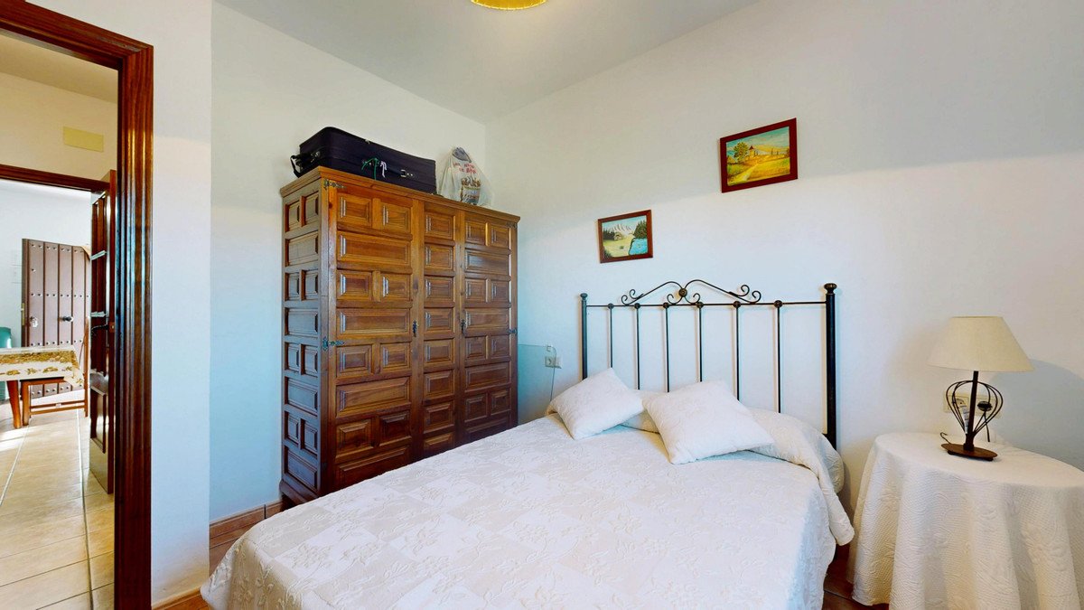 4 Bed Land in Ronda