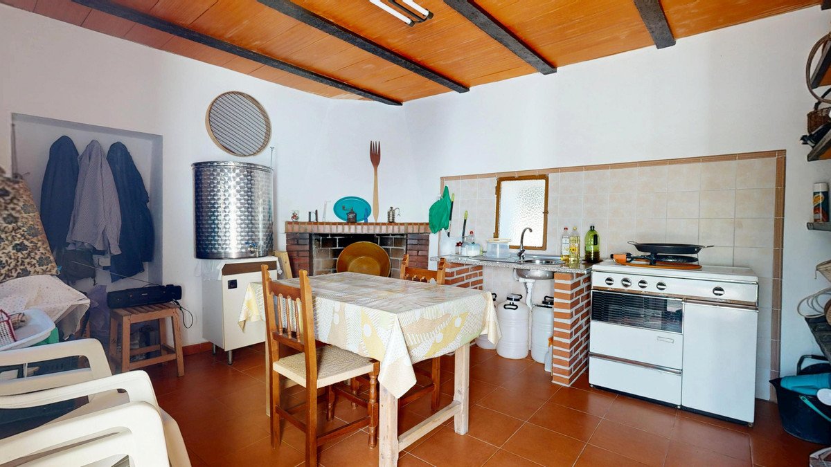 4 Bed Land in Ronda