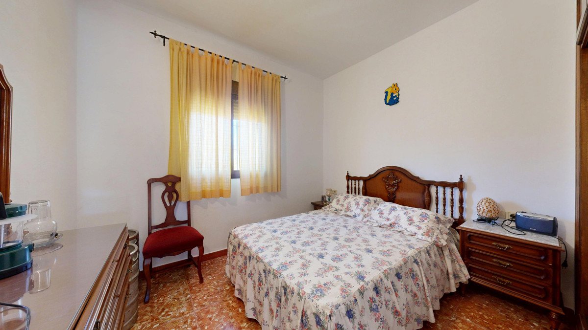 4 Bed Land in Ronda