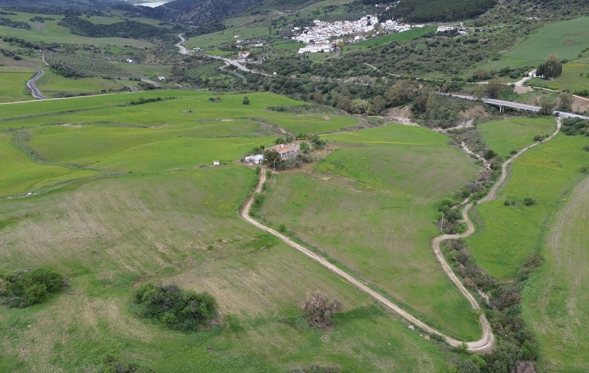 4 Bed Land in Ronda