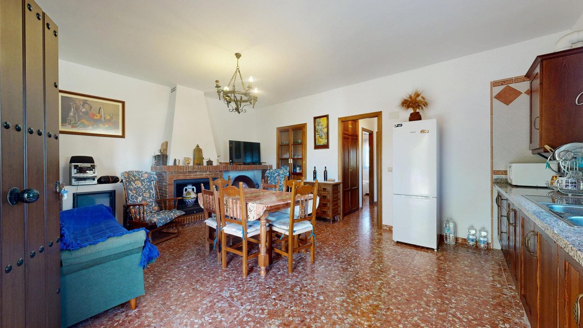 4 Bed Land in Ronda
