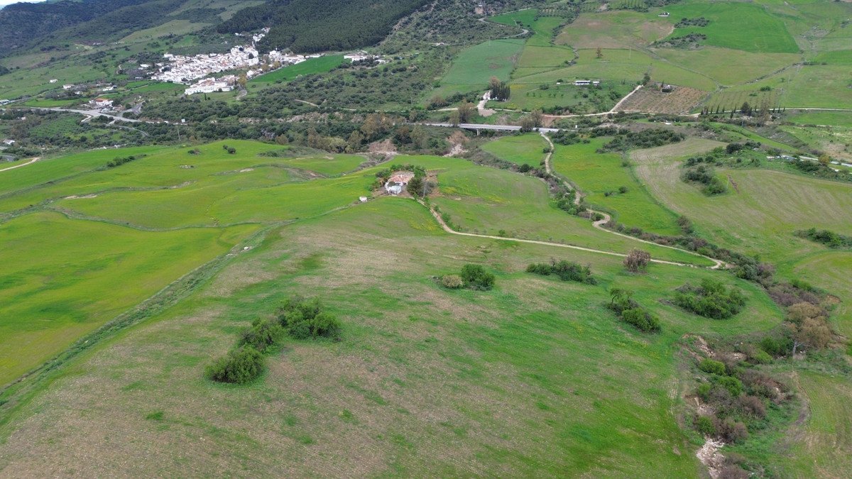 4 Bed Land in Ronda