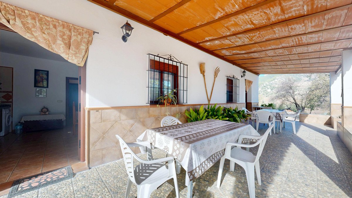 4 Bed Land in Ronda