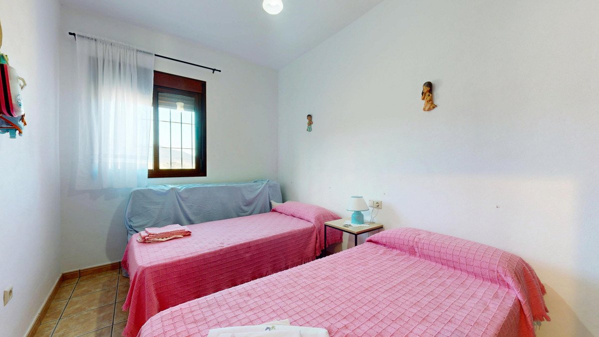 4 Bed Land in Ronda