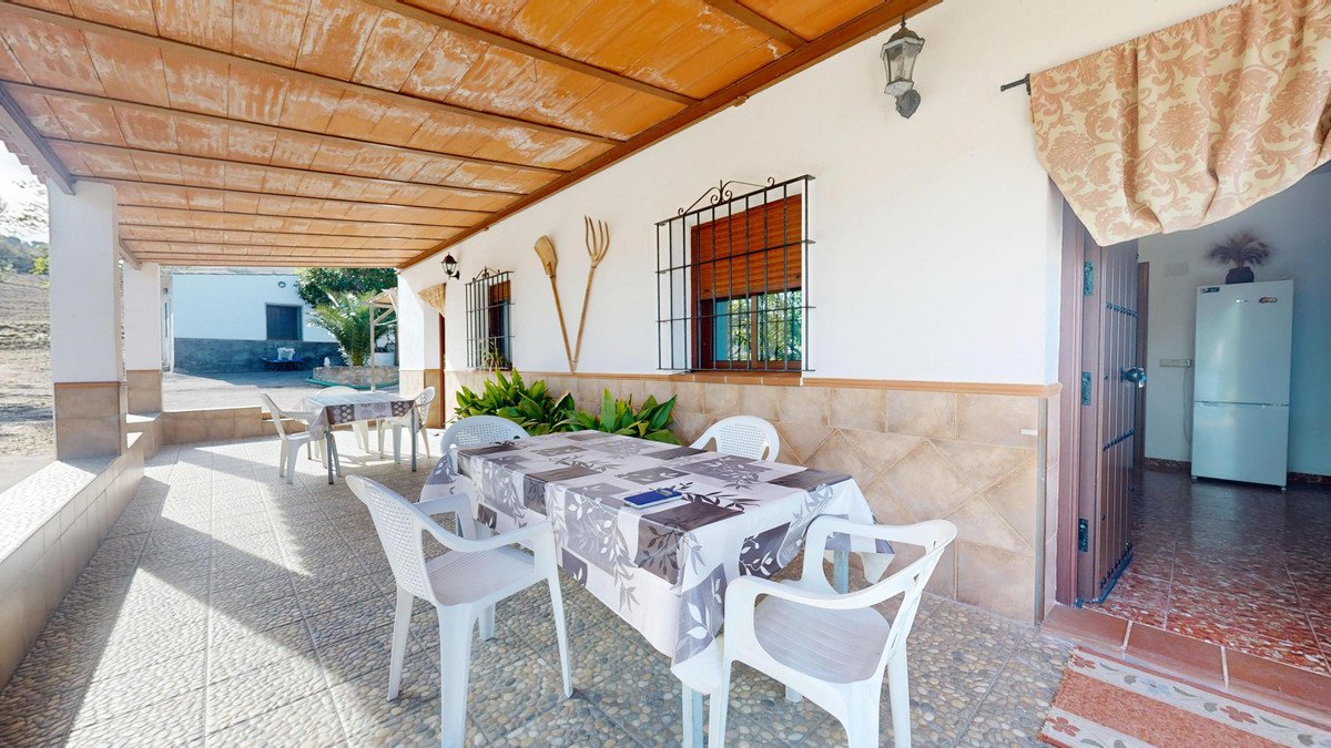 4 Bed Land in Ronda